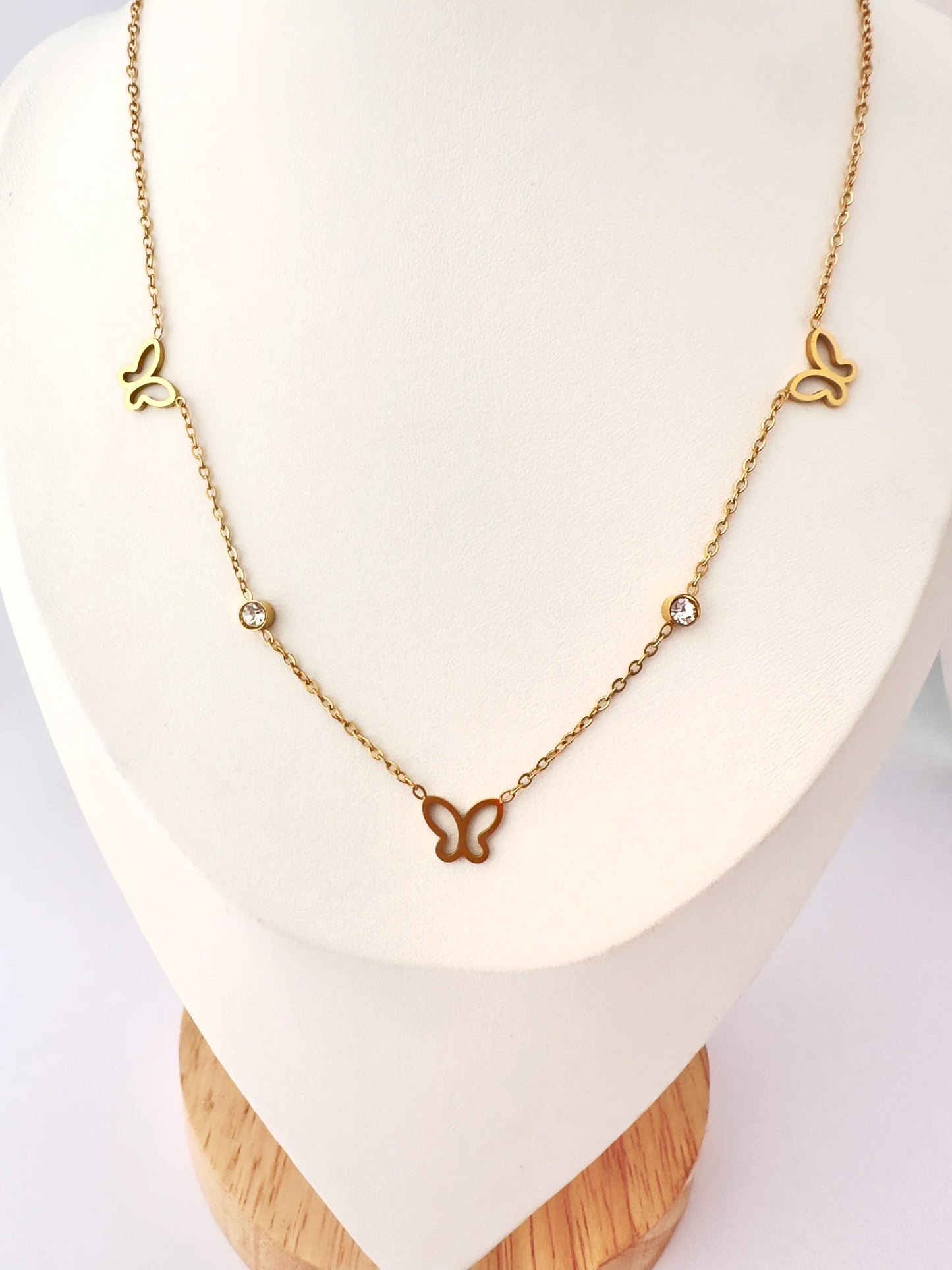 Collar Mariposa Circones