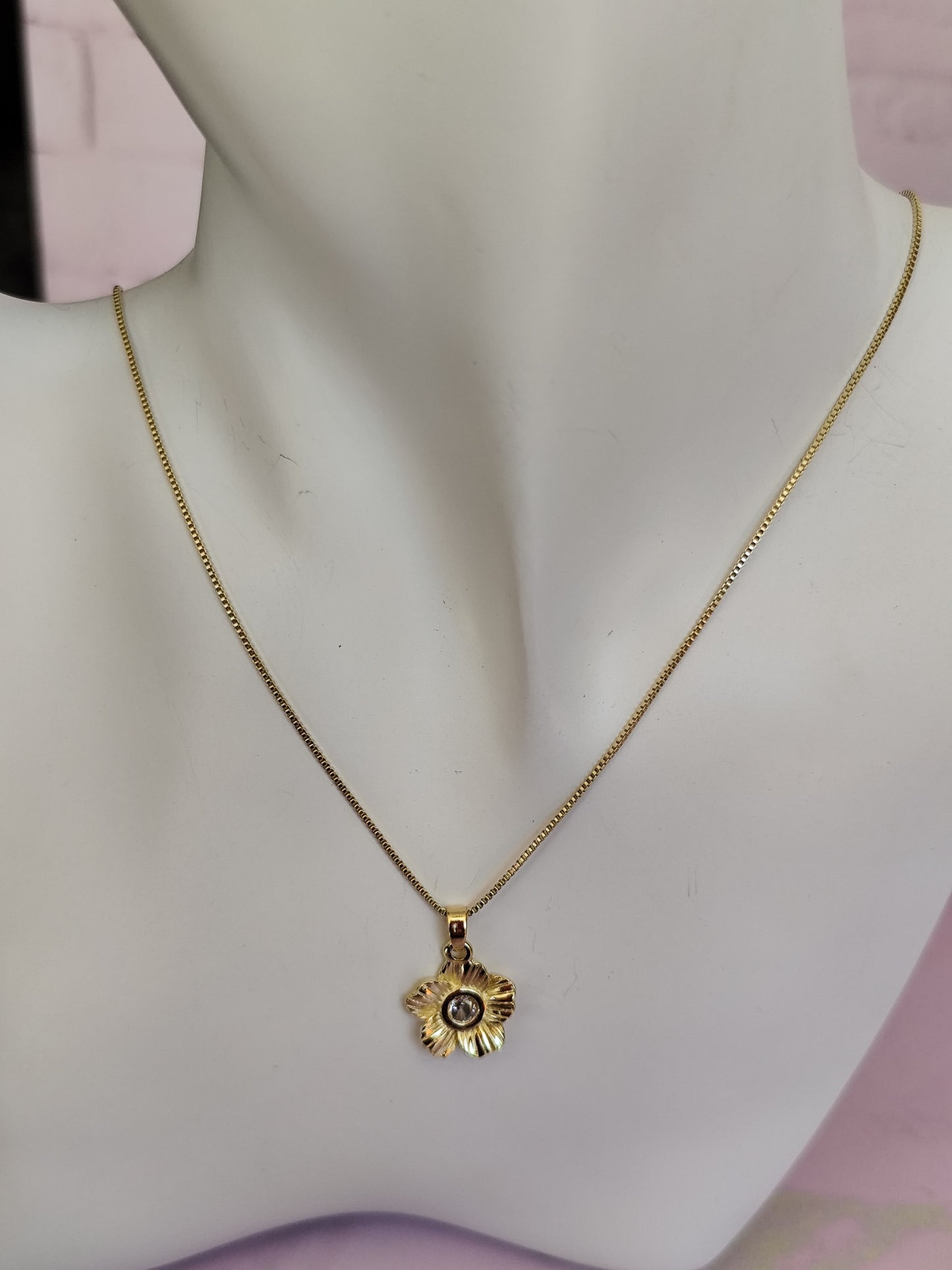 Collar Flor Enchape de Oro